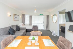 Huoneisto, 1 makuuhuone, patio, näköala puutarhaan | Sisätilat