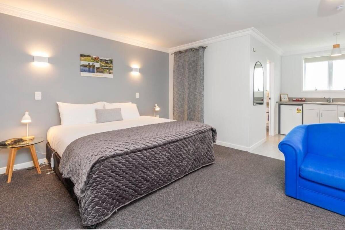 Studio, 1 King Bed, Patio, Garden View | Desk, laptop workspace, blackout drapes, iron/ironing board