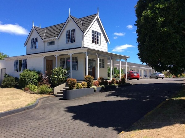 Exterior - Kings Court Motel (Whanganui)