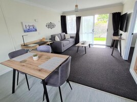 Apartamento ejecutivo, patio, vistas al jardín | Zona de estar