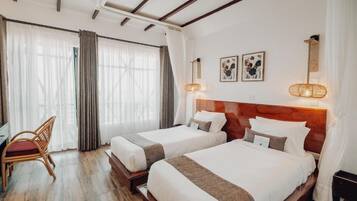 Phòng đôi Deluxe, ban công, quang cảnh thung lũng | Bàn, bàn ủi/dụng cụ ủi quần áo, truy cập Internet không dây miễn phí