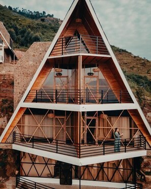 Standard-Doppelzimmer, Balkon, Talblick | Aussenbereich