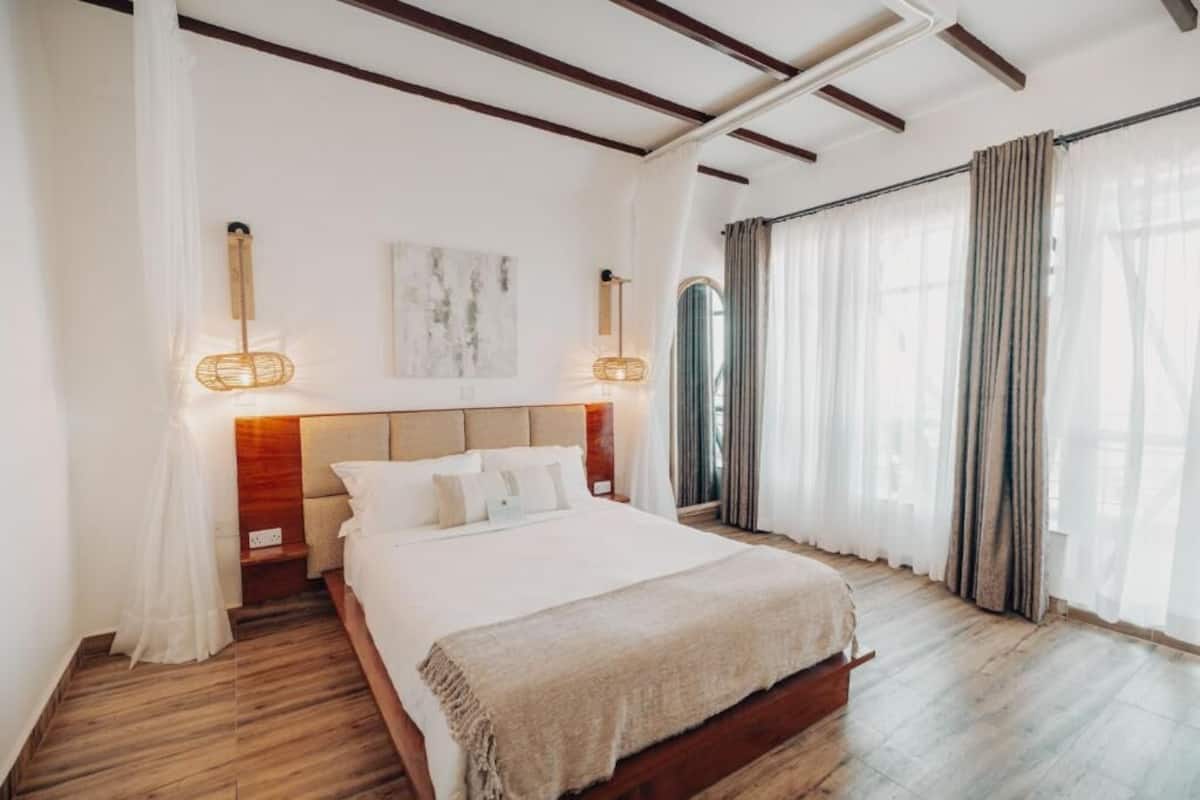 Meja, seterika/papan seterika, Wi-fi percuma