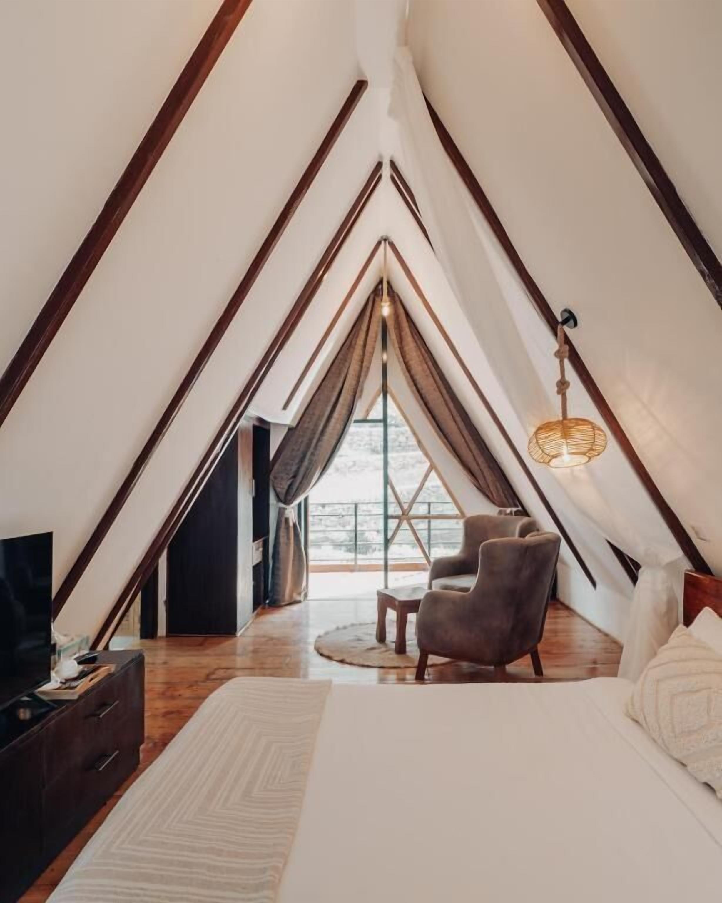 Penthouse, ban công, quang cảnh thung lũng | Bàn, bàn ủi/dụng cụ ủi quần áo, truy cập Internet không dây miễn phí 