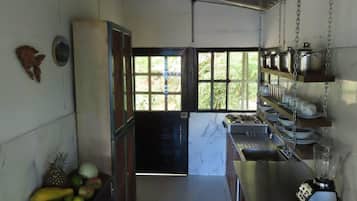 Réfrigérateur dans l'espace commun, micro-ondes dans l'espace commun