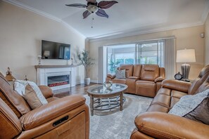 Televisión y chimenea 