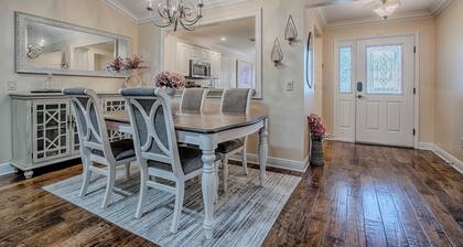 Living the Dream, Pools, Golf & Entertainment!