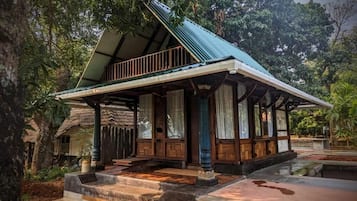 Classic Cottage, Balcony, Garden View | Exterior