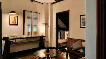 Family Room, Air conditioning | Interior