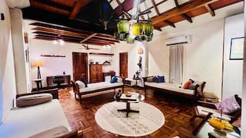 Superior Chalet, Garden View | Living area