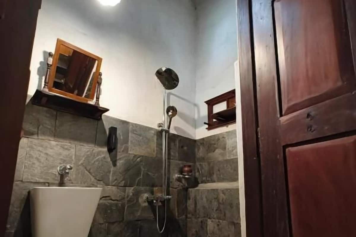 Familieværelse - aircondition | Badeværelse