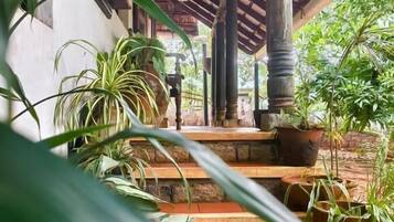 Family Room, Air conditioning | Property grounds
