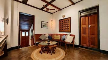 Family Room, Air conditioning | Interior