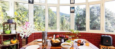 Comfort Double Room, Balcony, Hill View | Dining