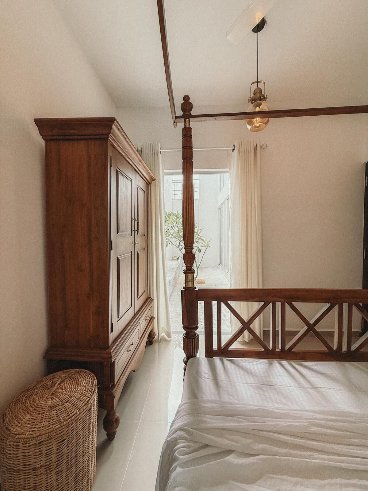 Fer et planche à repasser, accès Internet, draps fournis