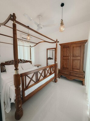 Iron/ironing board, Internet, bed sheets - Tranquil 1BR Villa Near Airport (Negombo)