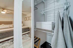 1 bedroom, desk, iron/ironing board, WiFi