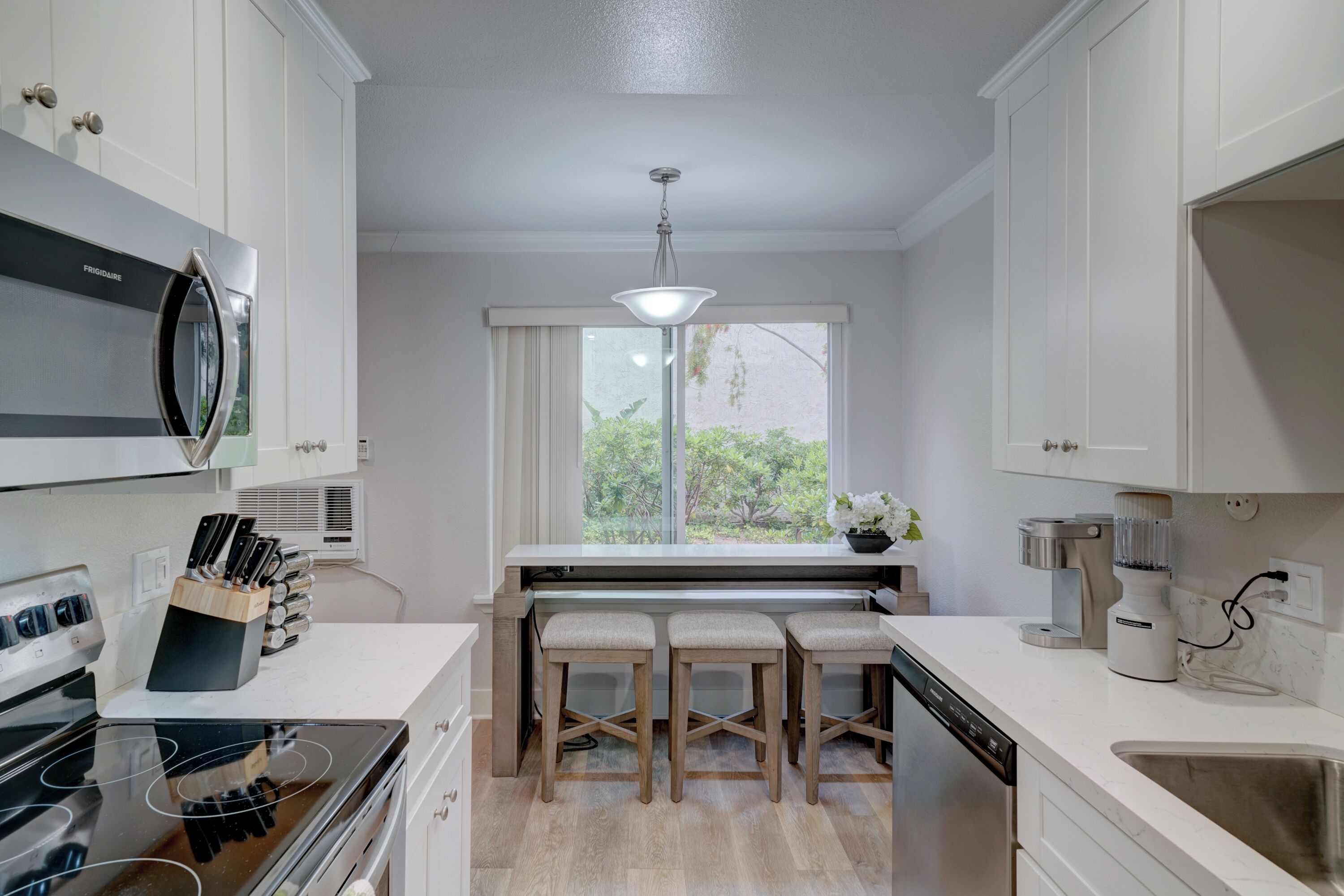 Coffee/tea maker, fridge, microwave, oven