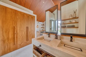 Bathroom - New Luxury Ribamar Villas (Pecatu)