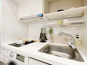 大冰箱、微波炉、炉灶、厨具/餐具