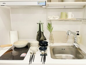 Réfrigérateur grande capacité avec congélateur, four à micro-ondes