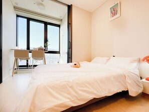 書桌、筆電工作空間、遮光布/窗簾、免費無線上網
