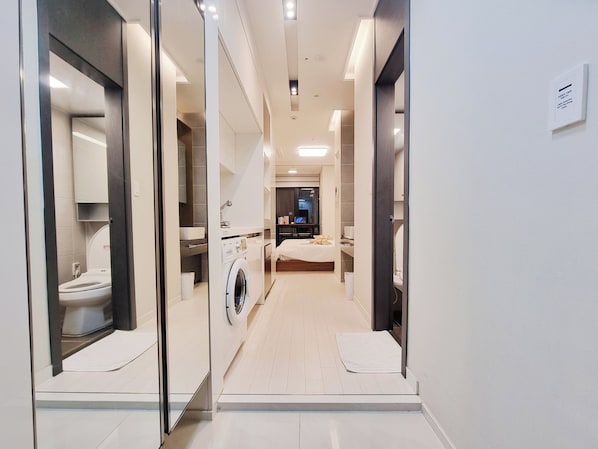 Chambre Standard avec lits jumeaux | Bureau, espace de travail pour ordinateurs portables