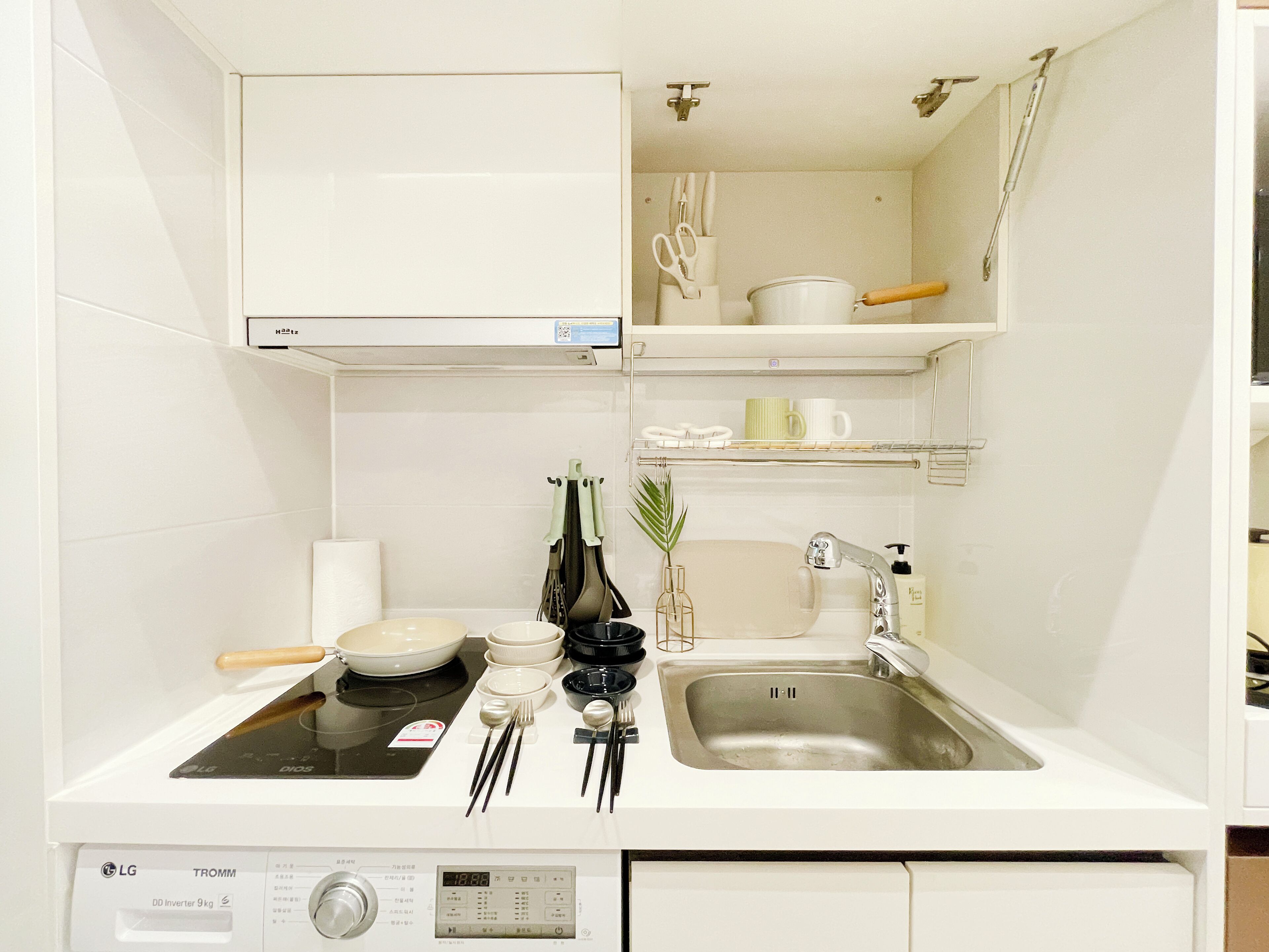 大型雪櫃/冰箱、微波爐、爐具、廚房用具/餐具/器皿