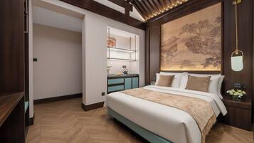 Comfort Studio Suite, Lanai, Courtyard View | Premium bedding, down duvets, memory-foam beds, free minibar