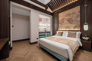 ห้องคอมฟอร์ทสตูดิโอสวีท, ระเบียง, วิวสวนหย่อม | เครื่องนอนระดับพรีเมียม, ผ้านวมขนเป็ด, เตียงเมมโมรีโฟม, มินิบาร์ฟรี