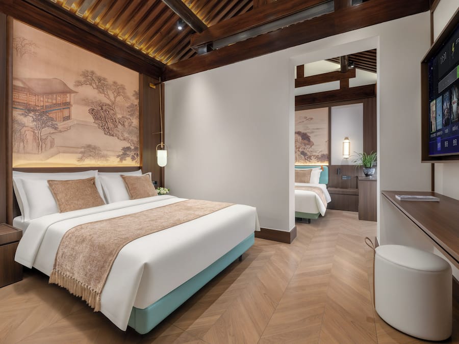 Comfort Studio Suite, Lanai, Courtyard View | Premium bedding, down duvets, memory-foam beds, free minibar