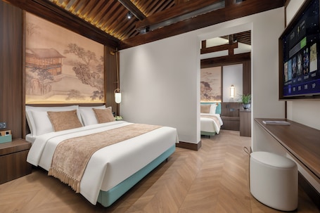 Comfort Studio Suite, Lanai, Courtyard View | Premium bedding, down duvets, memory-foam beds, free minibar. Liuli Tile Courtyard Hotel Houhai Tian Anmen Wangfujing