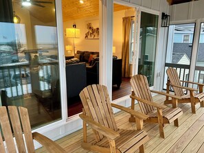 Property grounds - Harbor Lights Retreat in Oswego NY, Across from Lake Ontario/ Wrights Landing (Oswego)