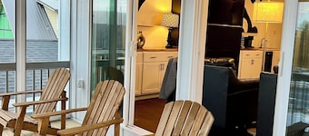 Harbor Lights Retreat in Oswego NY, Across from Lake Ontario/ Wrights Landing
