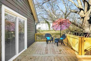 Terrace/patio - Spacious 3-bedroom house in peaceful Atlanta with AC (Atlanta)