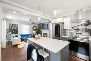 Interior - Spacious 3-bedroom house in peaceful Atlanta with AC (Atlanta)