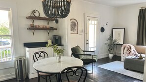 Unclassified image, 4 of 33, button - The Porch Parlor-Historic Oakwood, walkable, Pets (Raleigh)