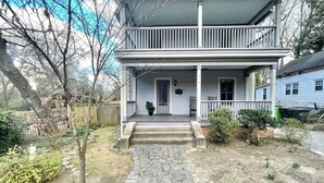Unclassified image, 3 of 33, button - The Porch Parlor-Historic Oakwood, walkable, Pets (Raleigh)