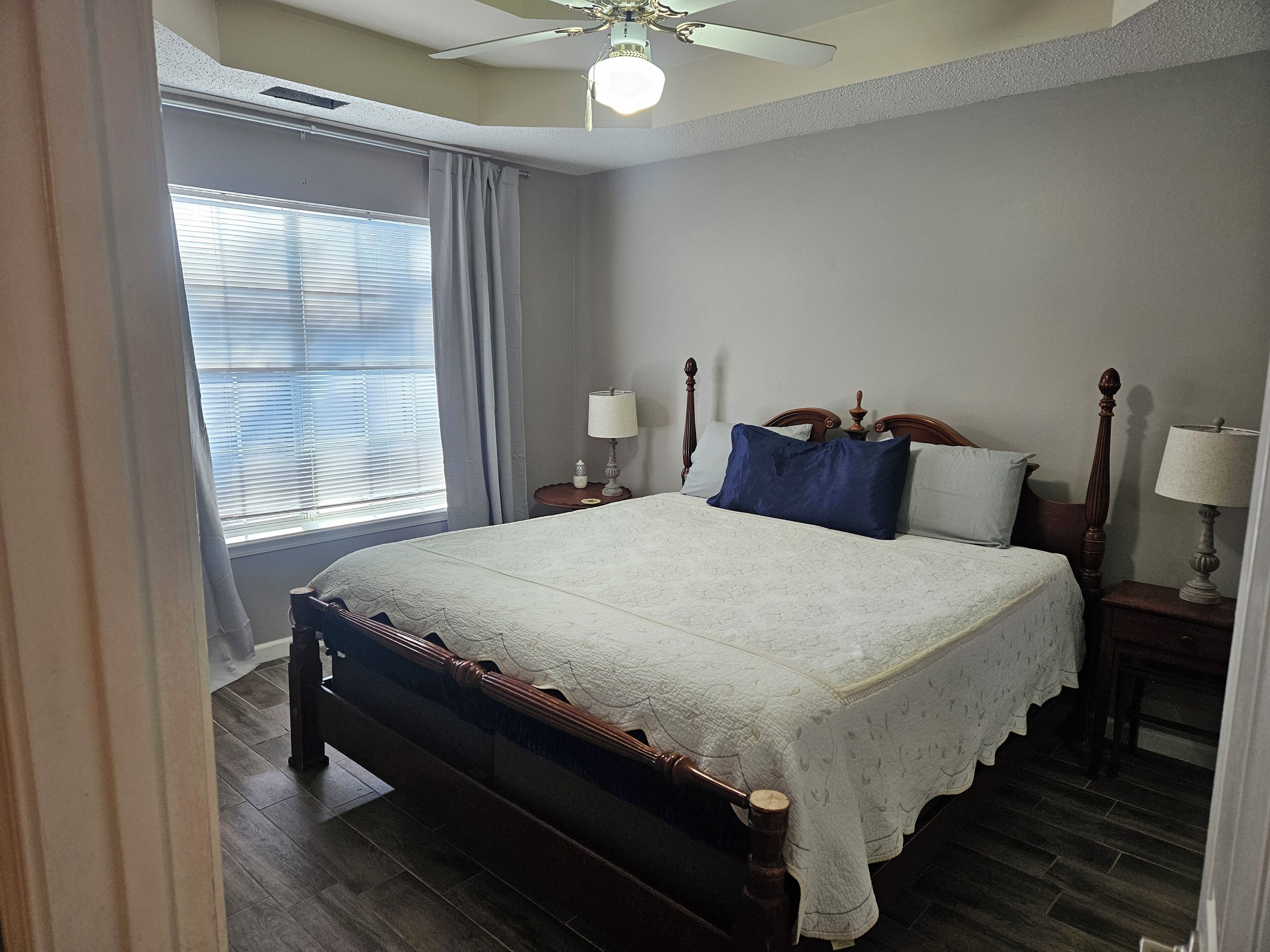 3 bedrooms, iron/ironing board, WiFi, bed sheets