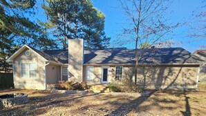 Exterior - 3bd/2bth Home, king/queen bds,crib, RV/trailer parking, pet fence, massage chair (Cabot)