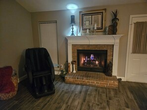 Interior - 3bd/2bth Home, king bed, RV/trailer parking,  pet friendly, fenced backyard (Cabot)