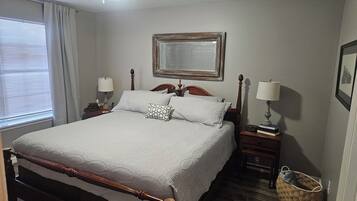 3 bedrooms, desk, iron/ironing board, free WiFi