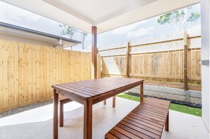 Outdoor dining - 2026 Suburban Charmer - Brand New Home near BNE (Pallara)