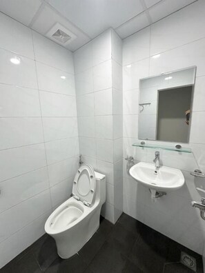 Slippers - HANOI CAPSULE STATION  (Ha noi)