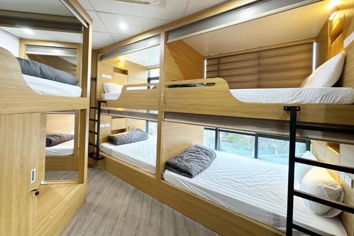 Blackout drapes, free WiFi