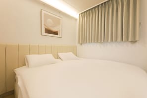 Deluxe Double Room, Non Smoking | Blackout drapes, iron/ironing board, free WiFi, bed sheets - Marant Residence Hotel (Busan)