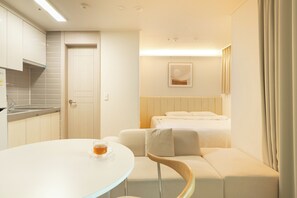 Deluxe Double Room, Non Smoking | Blackout drapes, iron/ironing board, free WiFi - Marant Residence Hotel (Busan)