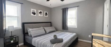 4 bedrooms, iron/ironing board, WiFi, bed sheets