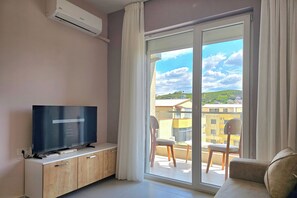 Family Apartment, Multiple Bedrooms (Happy Stay Apartment By The Sea 094) | Living room - Happy Stay Apartment By The Sea 094 (Golem)