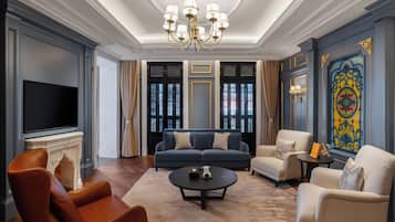 Presidential Suite, Balcony, City View | Living area